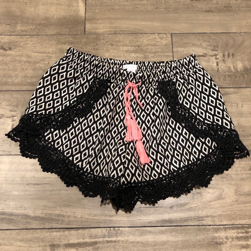 Patterned flowy shorts